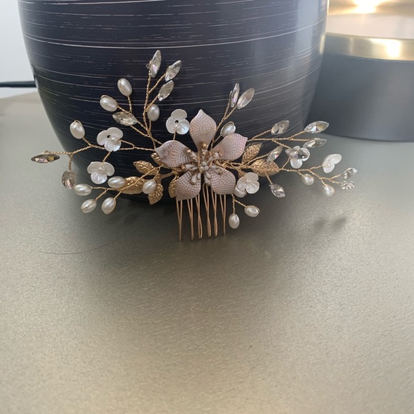 Other - Gold & antique gold Flower Bridal comb